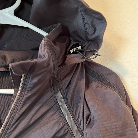 Lululemon Gather And Sprint Running Windbreaker Rain Jacket: Black Size 12 - Picture 8 of 16